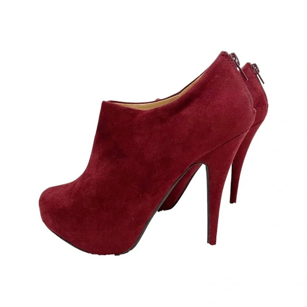 Heart in D cranberry colored suede zip back almond toe bootie women size 7